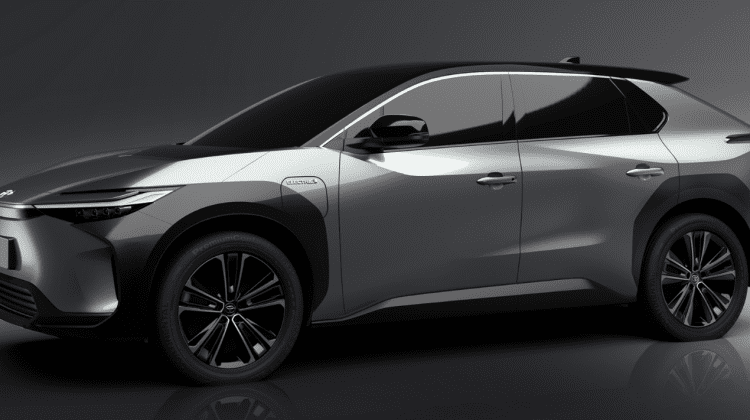 Un model pentru viitor! Toyota lansează prima sa mașină electrică
