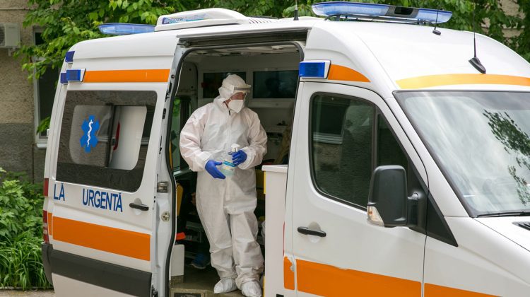Zeci de mușcături de insecte, intoxicații cu alcool și accidente: Motivele pentru care moldovenii au chemat Ambulanța