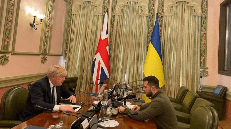 Prim-ministrul britanic Boris Johnson a sosit la Kiev pentru a se întâlni cu președintele ucrainean Vladimir Zelenski