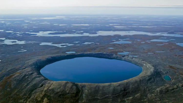 Misterul craterului din Canada – ținut secret multă vreme. Ce povești circulă în jurul formațiunii bizare