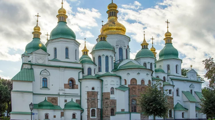 Din cauza războiului bisericile din Ucraina vor fi închise de Paștele Ortodox