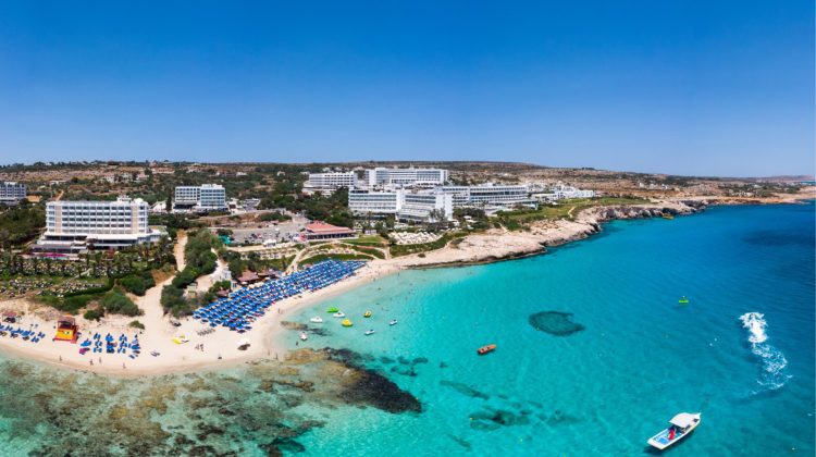Liber la vacanță! Restricțiile de călătorie legate de COVID-19 au fost ridicate în Cipru