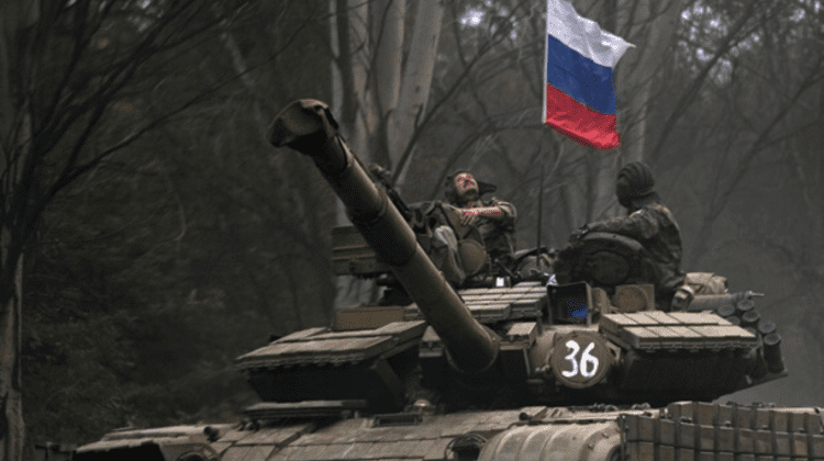 VIDEO 18+ Interceptare: Soldații lui Putin se fac nebuni, sar de pe tancuri și trag în picioare ca să plece de pe front