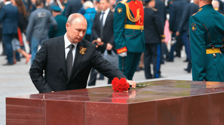 Putin va sta singur la tribună pe 9 mai? Kremlinul nu știe dacă vor veni oficiali străini la parada de la Moscova