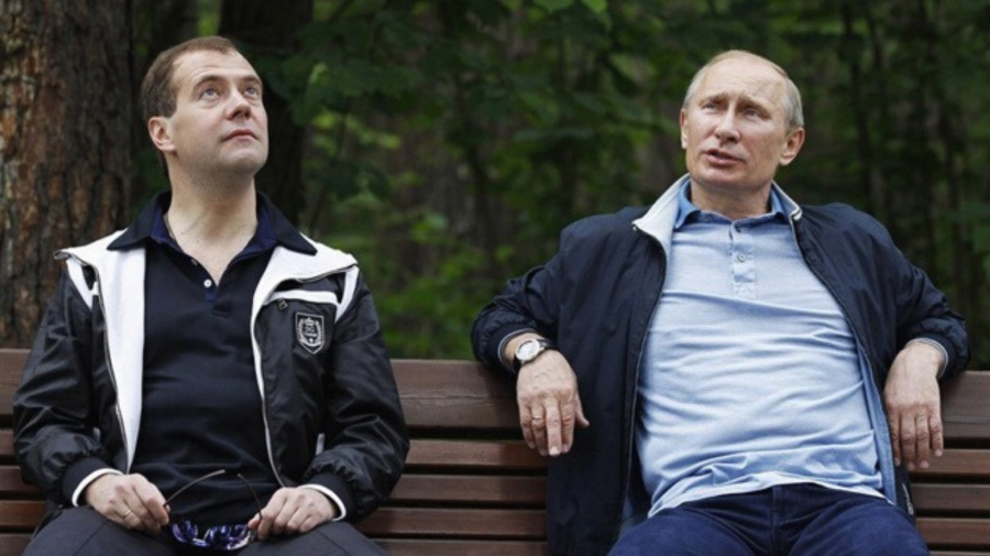 Putin îl face pe Medvedev să se simtă important? A creat pentru el o nouă funcţie, dar îl ţine în rol secundar