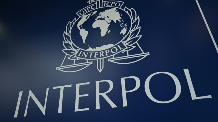 VIDEO Individ căutat pe Interpol – reținut în Aeroport. Pentru ce faptă riscă 10 ani de închisoare
