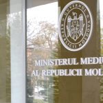„Economisirea apei nu înseamnă să renunți la igienă”. Ministerul Mediului, noi explicații despre reducerea consumului