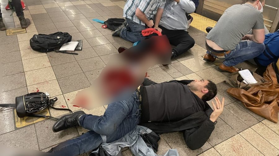 VIDEO Primele secunde în urma atacului în metroul din New York! Totul s-a umplut cu fum, iar oamenii o rup la fugă