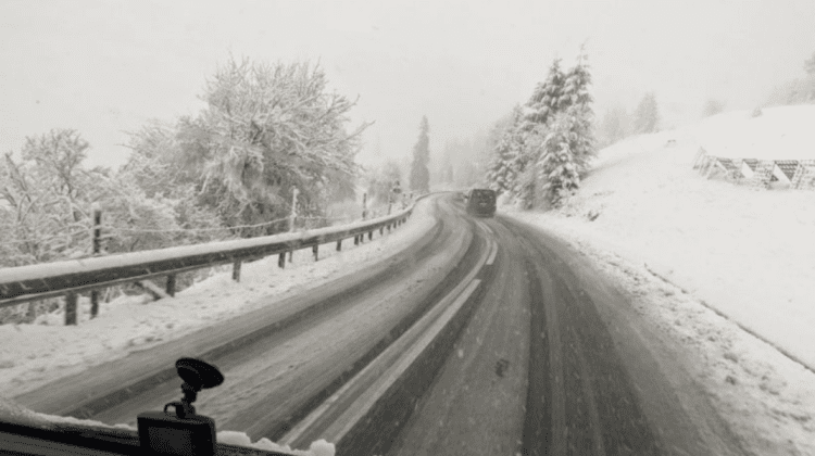 Ninge în plină primăvară! În România a fost anunțat Cod galben de ninsori