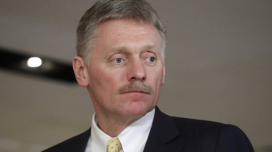 Peskov pentru presa franceză: Retragerea forțelor armate ruse de la Kiev este menită să facă condiții pentru negocieri