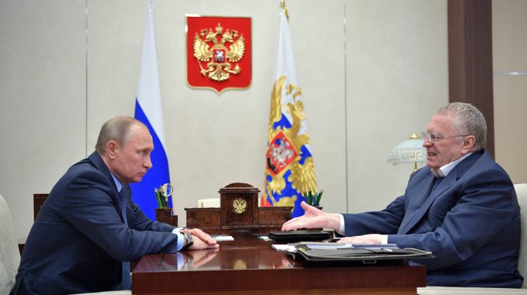 VIDEO Putin a părăsit bunkerul pentru a merge la înmormântarea lui Jirinovski!? Și-a luat rămas bun cu trandafiri roșii