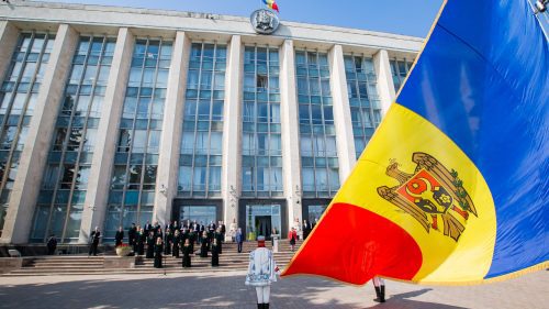 Astăzi marcăm Ziua Drapelului Republicii Moldova. Urmărește în direct pe RLIVE.MD ceremonia solemnă de la Guvern