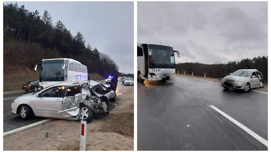 FOTO Un autocar s-a tamponat cu o mașină pe traseul Chișinău-Hîncești! Trei persoane au ajuns la spital
