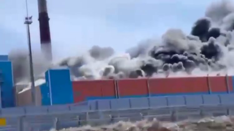 VIDEO Aviația ucraineană a atacat un depozit petrolier din regiunea Briansk. Au fost lansate două obuze