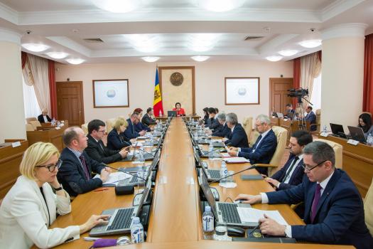Statul va compensa 30% din valoarea accizei la motorină! Proiectul – aprobat de Guvern!