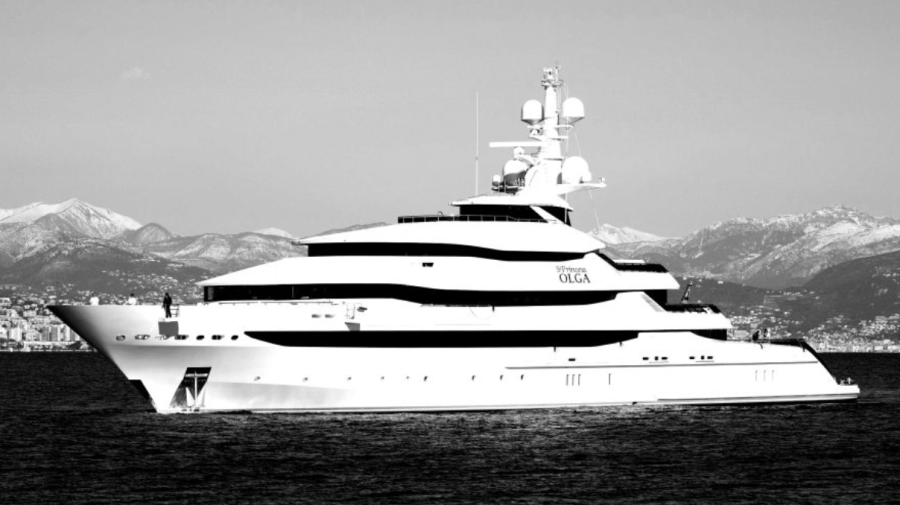 În Franța, un superyacht confiscat dă bătăi de cap și proprietarului! Nu are cine să plătească