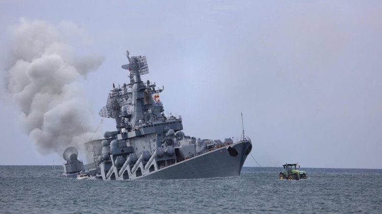FOTO Primele imagini cu cea mai mare navă a rușilor din Marea Neagră, după ce a fost lovită de rachete ucrainene