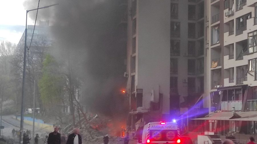 VIDEO Bombardamentele de la Kiev: O jurnalistă s-a stins din viață după ce racheta i-a ajuns în casă