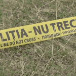 Descoperire macabră într-un râu: O valiză cu trupul unei tinere, scoasă de pescari