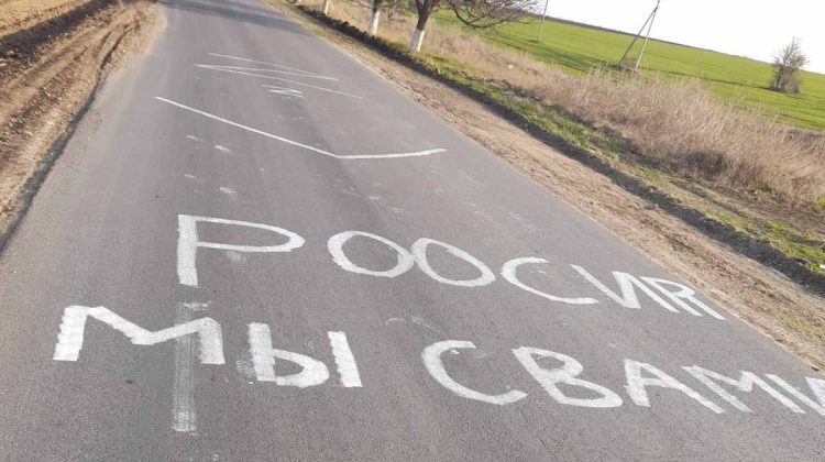 Găgăuzia sfidează legea! Simbolurile interzise „V” și „Z” au fost desenate ostentativ pe traseu