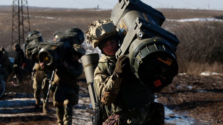 Putin, prin ambasadorul rus în SUA, cere Statelor Unite să înceteze livrarea de arme în Ucraina