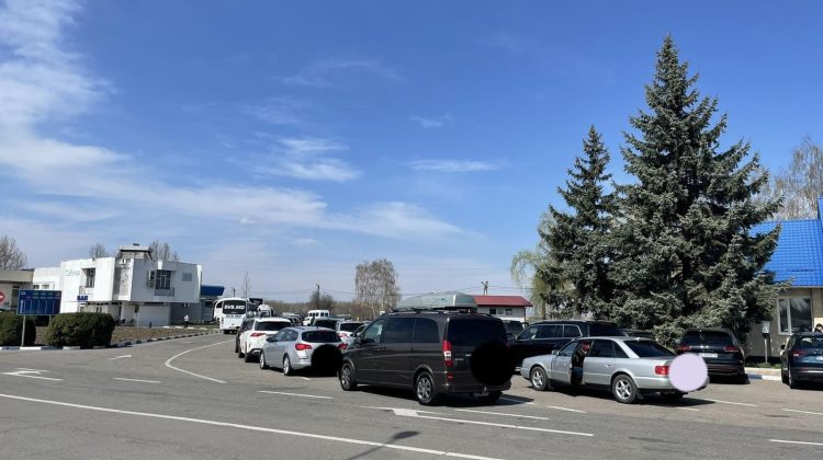 FOTO Aglomerație la ieșirea din țară! Se înregistrează flux sporit de mașini la Leușeni – Albița
