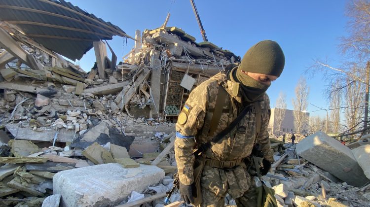 Britanicii îi contrazic pe ruși. În Mariupol se duc lupte grele, iar „invadatorii nu au înregistrat câștig major”