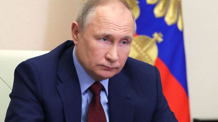 Vladimir Putin amenință iarăși Occidentul cu arma nucleară