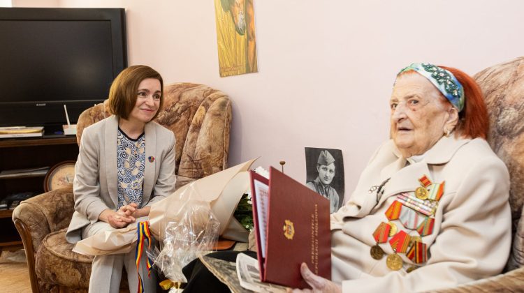 FOTO Ultima supraviețuitoare din Moldova a asediului Leningradului în timpul Război II Mondial, vizitată de Sandu