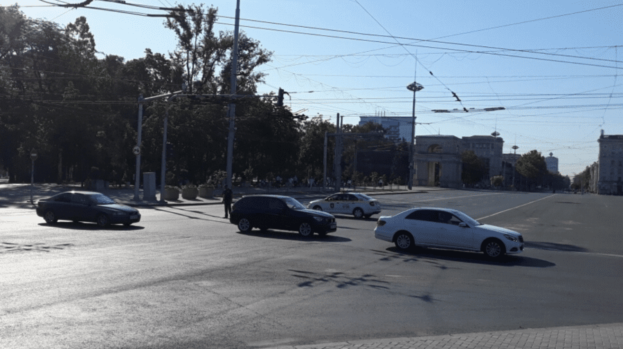 Atenție, șoferi! Sâmbătă și duminică nu se va circula prin Piața Marii Adunări Naționale