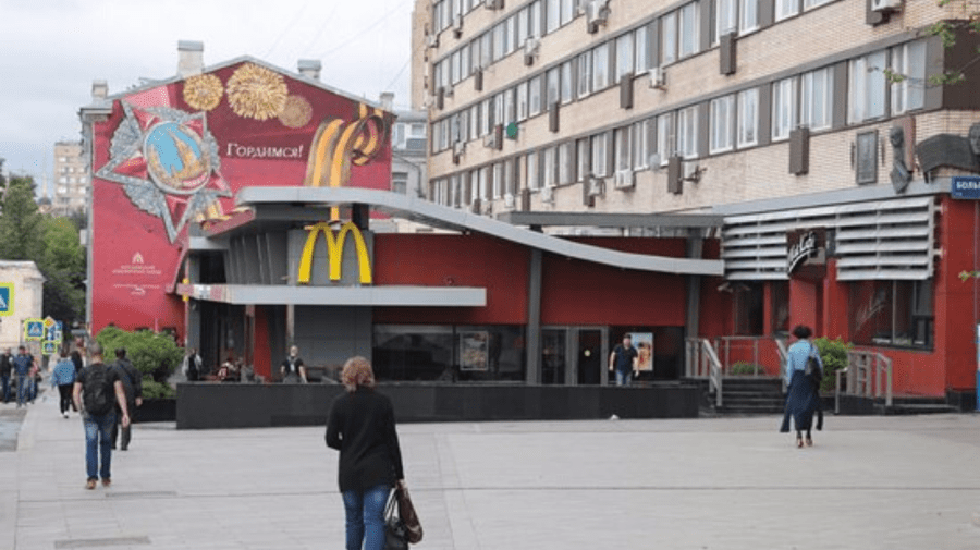 Pleacă, dar rămâne pe piața rusă?! Localurile McDonald’s își schimbă brandul, dar păstrează meniul