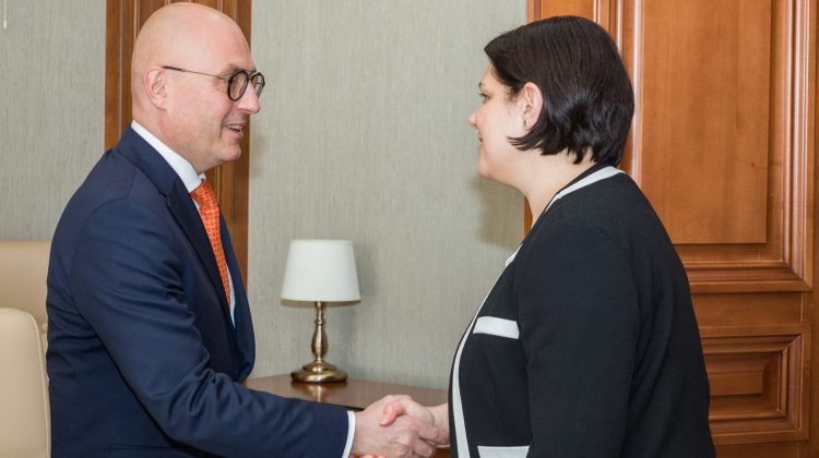 Noul ambasador al Republicii Polone a mers în vizită la Guvern. Gavrilița l-a felicitat cu ocazia învestirii în funcție