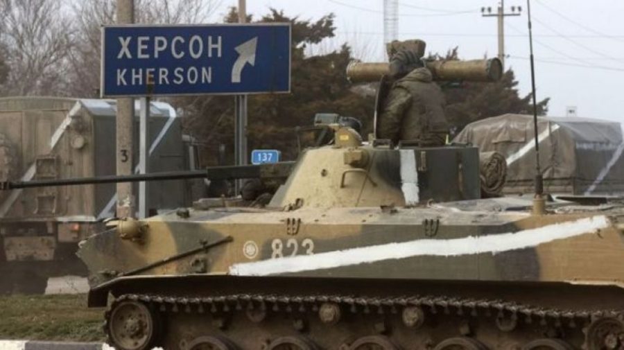 Ucraina pierde Hersonul. Invadatorii ruși au închis „granițele” regiunii cu Ucraina și anunță că trece la ora Moscovei