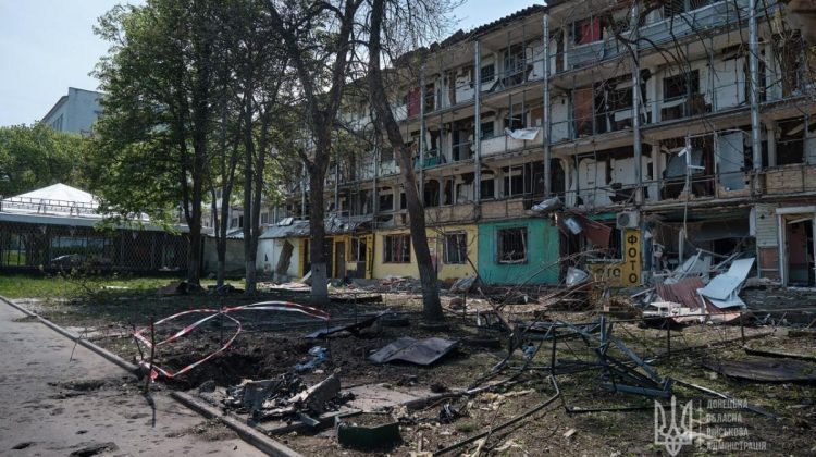 Rușii țintesc fără milă. Zeci de case au fost deteriorate în urma atacului cu rachete asupra Kramatorskului