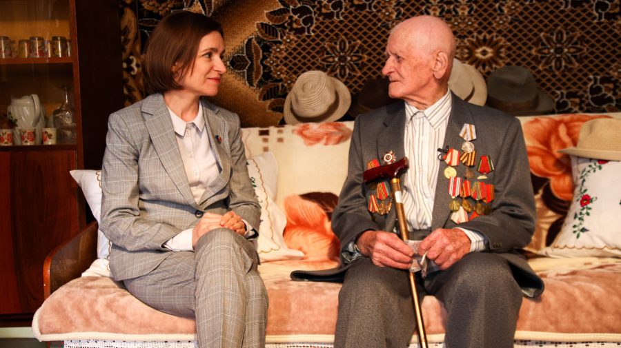 FOTO Diplome pentru moș Ioil Lupașcu, veteranul celui de-al Doilea Război Mondial care în curând împlinește 100 de ani