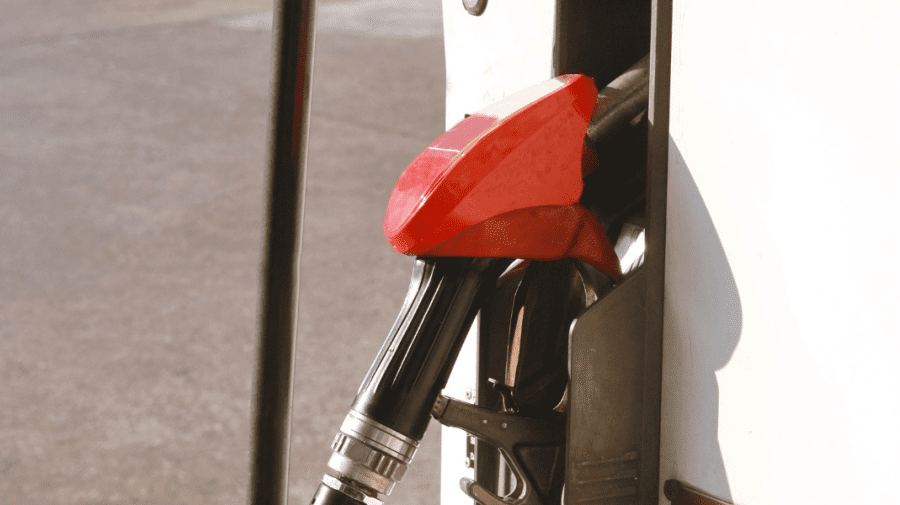 Carburanții – tot mai ieftini! Cât va costa joi un litru de motorină