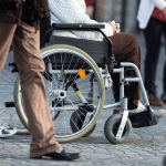 Se reformează serviciile sociale destinate persoanelor cu dizabilități. Măsurile pe care le va implementa Guvernul