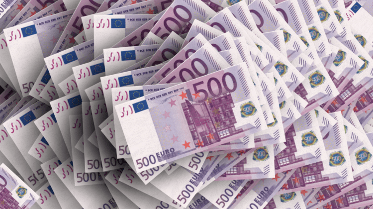 Euro a coborât sub 20 de lei la casele de schimb valutar