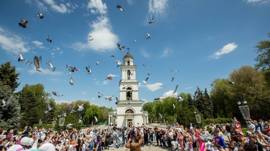 Peste 150 de copii au lansat spre cer porumbei, în cadrul unui eveniment organizat de fracțiunea Partidului „ȘOR”