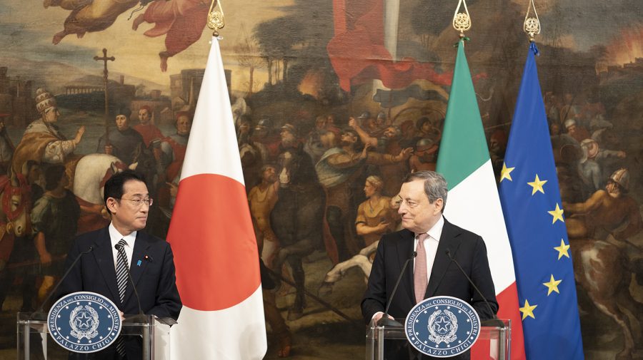 Premierul italian a mulţumit omologului său din Japonia că redirecţionează gaz natural lichefiat spre Europa