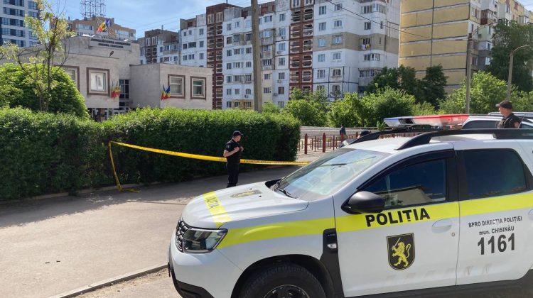 Fără „surprize”! Polițiștii nu au găsit obiecte suspecte la Judecătoria Chișinău, sediul Ciocana