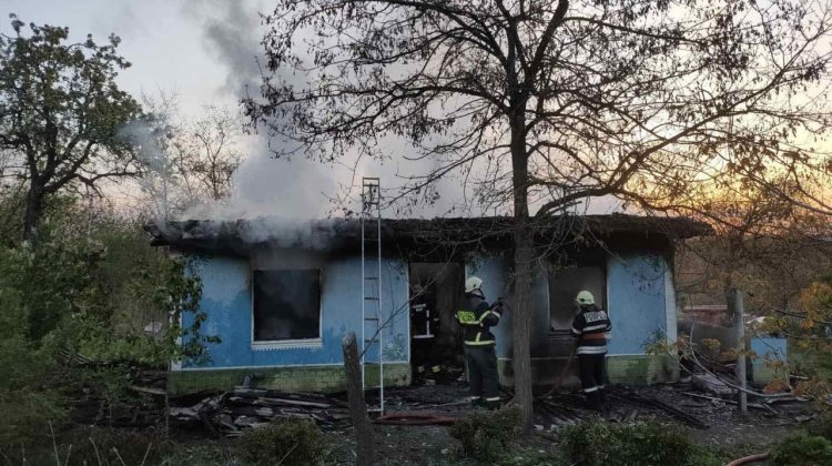 Au ars de vii! Cadavrele a trei bărbați din Fălești – găsite de pompieri în urma incendiului