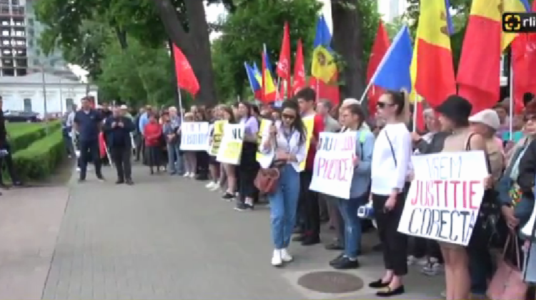 LIVE din fața Parlamentului! Socialiștii protestează pentru a doua zi după ce Dodon a fost arestat