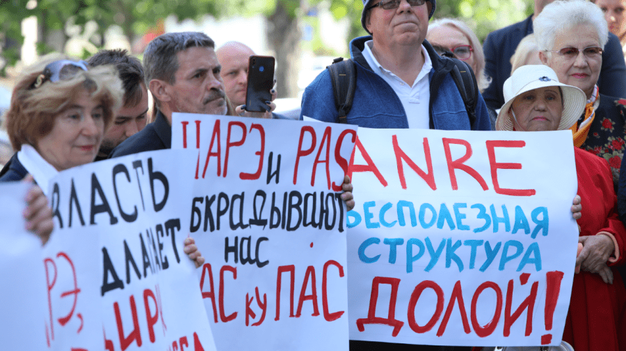 Comuniștii și Partidul „ȘOR” au protestat, la ANRE, contra scumpirilor resurselor energetice