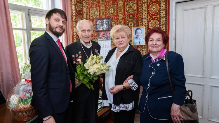 FOTO Fracțiunea Partidului „ȘOR” le-a oferit veteranilor daruri și le-a mulțumit pentru pace
