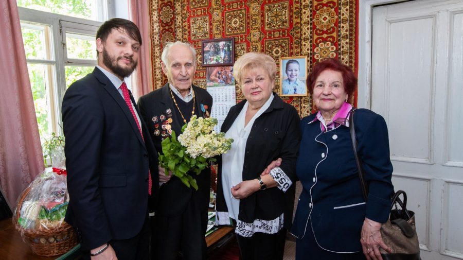 FOTO Fracțiunea Partidului „ȘOR” le-a oferit veteranilor daruri și le-a mulțumit pentru pace