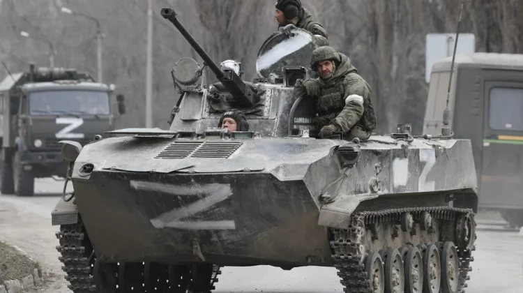VIDEO Trei, doi, unu… și blindatele dispar. Momentul în care ucrainenii fac una cu pământul tancurile rusești