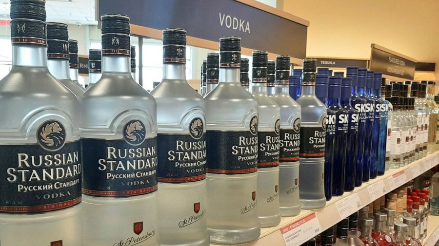 Vești triste pentru ruși! Va crește preţul la vodcă, brandy şi cognac