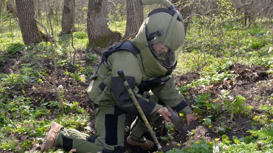O bombă de aruncător a fost depistată de geniști în subsolul unei baze de odihnă din Călărași