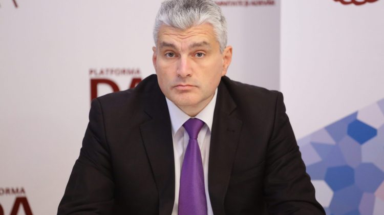 Slusari: „Privatizarea Air Moldova s-a făcut printr-o schemă care avea la bază datorii. A fost aranjată pentru Șor”